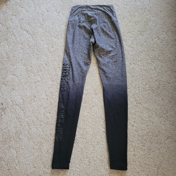 Beyond Yoga Grey Leggings - Picture 5 of 6